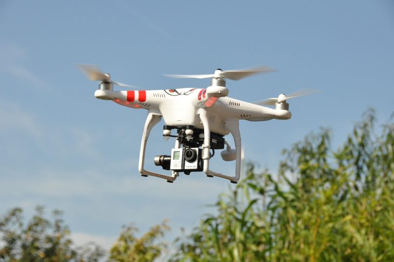 Parrot's become known as one of the best drone companies to offer professional-quality drone pieces at a fraction of the price — and it's easy to see why when you check out the Bebop line of drones. This drone comes standard with a lightweight but high-quality 1080p camera capable of giving you amazing aerial photography. Built-in stabilizers make it possible to take perfectly even shots without blur, which means that even beginners will be able to get great shots without too much practice. As a result, bargain buyers call the Parrot Bebop one of the best drones for aerial photography — especially for newbies to the art.